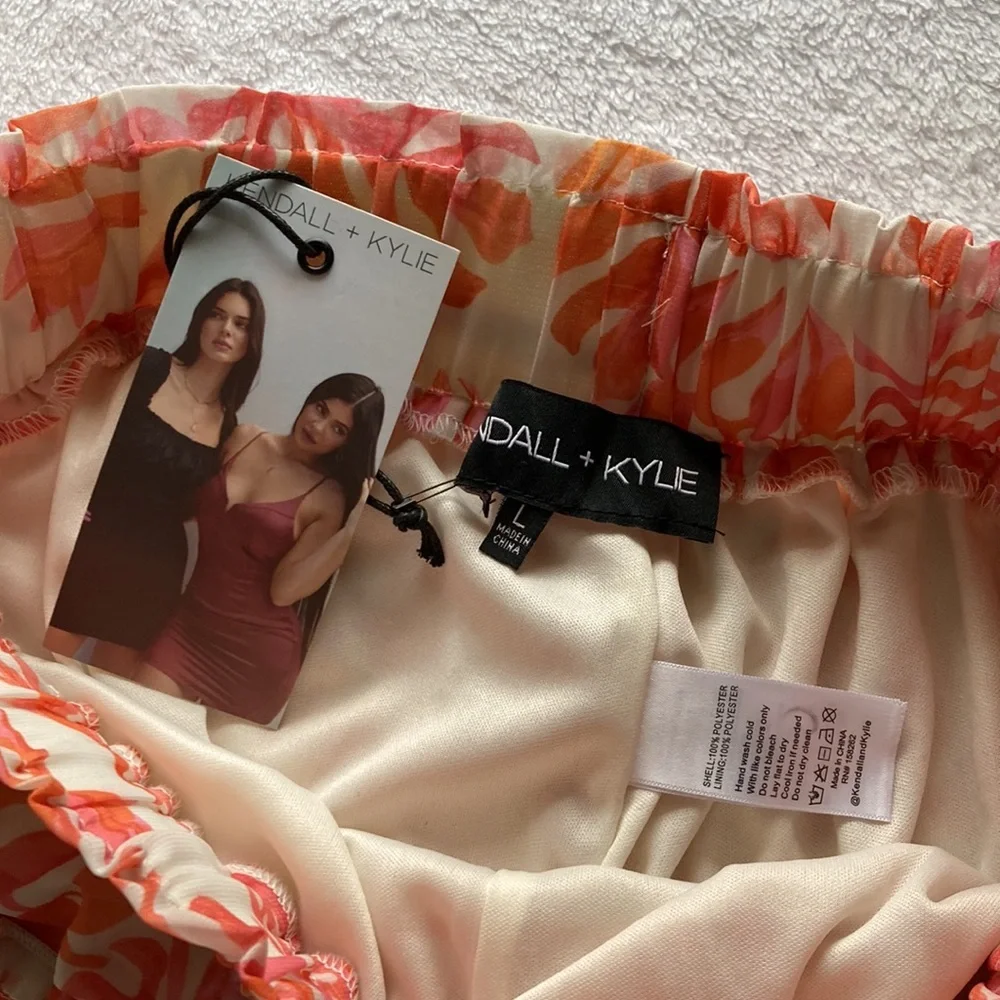 Kendall + Kylie Shorts - Picture 5 of 6